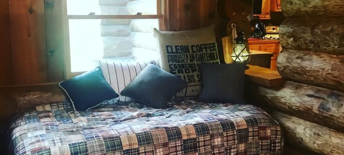 Quiet Lakeside log cabin with teaching/studio space available for retreats. 이타스카 카운티 호텔