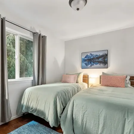 Forest Haven • King Suite • Near Trails & Lakes