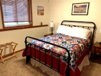 Cheerful cottage w/ fireplace. Great location for exploring the Lake Pepin area! - 3-Star