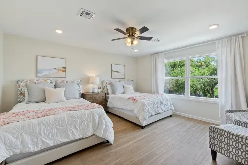 LakeView Villa, lake access, lake view, hot tub, game room, outdoor space - 民宿