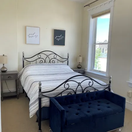 Luxury lofted 2-bedroom downtown condo in beautiful Red Lodge with WiFi, AC
