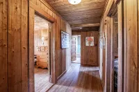 Creek Front Home, Short Walk to the Beach. Beautiful Marsh Views! - 2-Star