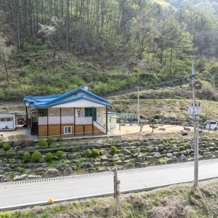 Jecheon Cheongpung Myeongwol Pension