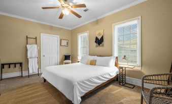 The Dawson — Charming & Quiet. Close to Downtown, Hiking and Biking
