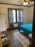 Peaceful home in town. Great location--walk downtown to stores and restaurants. - 2-Star