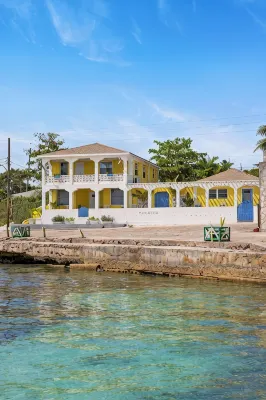 Cove House Ocean Front. It's close to everything Eleuthera has to offer - 2 звезды