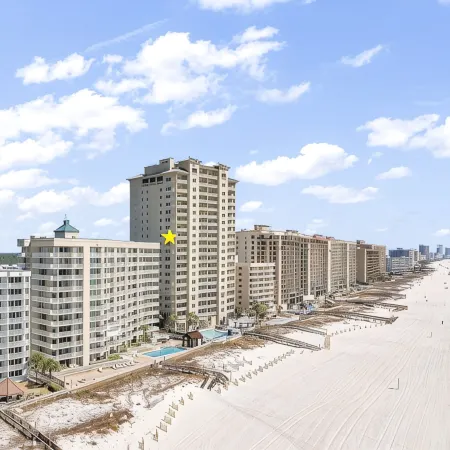 Luxe 4BR Beachfront Condo, Insane Gulf Views, Infinity Pool, Indoor Pool/Hot Tub