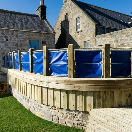 Sea Views, Sauna, Jacuzzi Bath, Decking, BBQ, Summer House, Perfect!