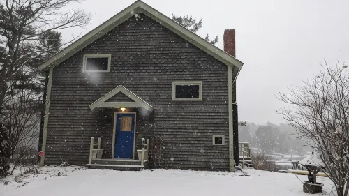 Blue Lobster! 2-Br/1.5 BA with Heat, AC, Deck and Seasonal Dock in Harpswell - 3-Star
