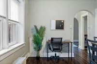 Rustic APT |Near Hosp| 25mins to ORD|MDW|DT|Free Parking&Wifi - 3-Star