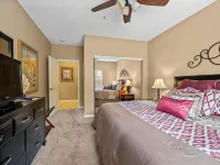 Luxury Lakefront ,1750 sq. ft, 3/2 One Level Condo with NO steps close to ~SDC~ - 3 estrellas