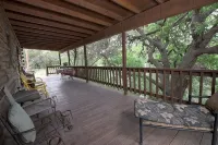 Creekside Cabin near Lost Maples State Park - シャレー