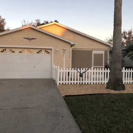 Modern Comfort & Prime Location in the Villages – Golf Cart Included!