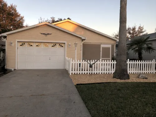 Modern Comfort & Prime Location in the Villages – Golf Cart Included! - con encanto