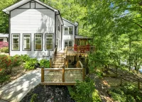 Shady Shoals - Lakefront; Quiet Cove; Huge Dock; Pool Table; Walk to State park - 3-stjärniga