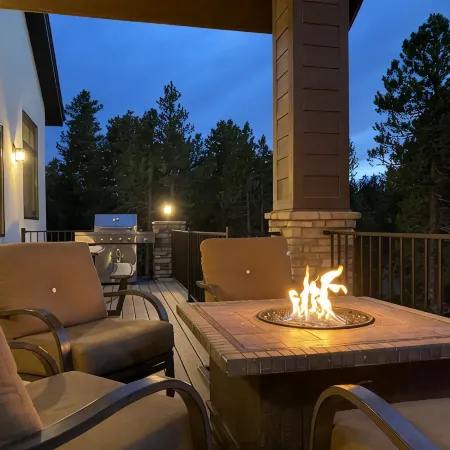 Luxury Home, Lake & Mountains View Around