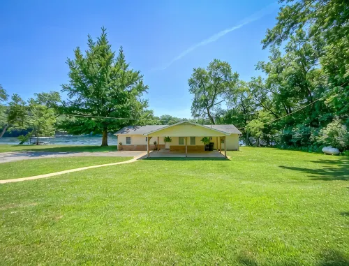 Ultimate Riverfront Stay Huge Dock + Prime Fishing Access - 4-Star