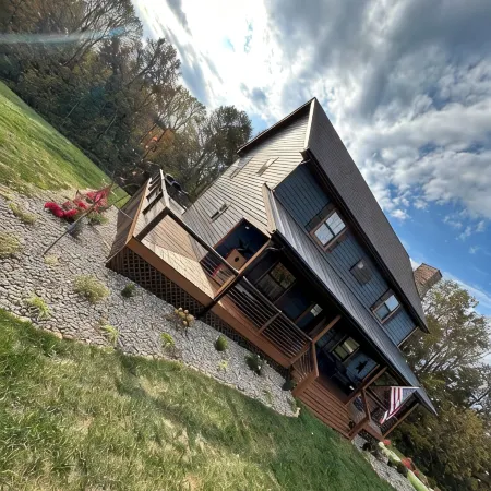Charming 3-bedroom cabin with AC and WiFi at Barren River Lake in Lucas, KY
