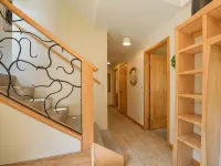 Coal Creek In-town Retreat!  3BR/3 Full BAs  - SLPS 8 - 2 blocks to Elk Ave! - 3 tähden