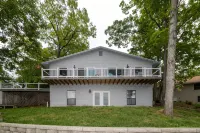 Cozy Lakefront House & Private Dock in  Osage Beach!  Memorial Day Special! - 4 estrellas