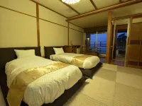 Toba Seaside Hotel - Parkplatz