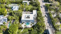 A Private Siesta Key Waterfront Estate with Extraordinary Indoor/Outdoor Pool - 4 estrellas