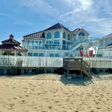 Luxury Multi-Level Oceanfront- Salt Water Pool- Heated Option &Spa, Pet Friendly