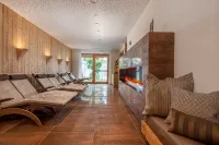 Skylodge Alpine Homes - parking