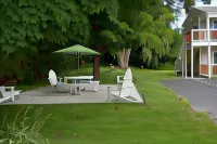 Cozy Corner Motel - parking