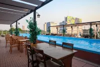 Five Hotel & Residences - Pools
