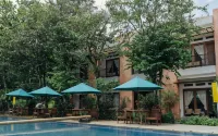 Villa Bukit Pinus - piscina
