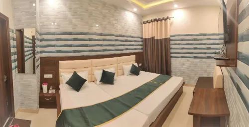 G L Palace - 2-Star