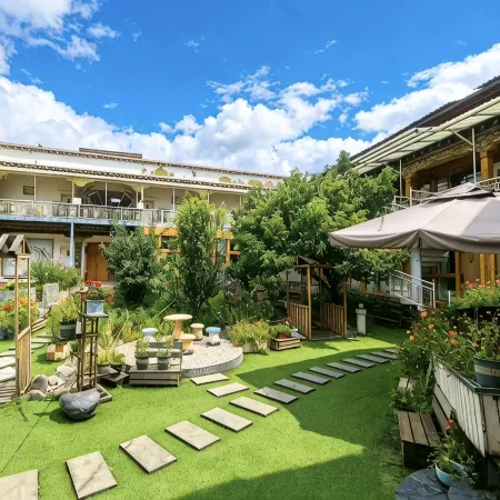 Dear Zhaizhai Hot Spring Hostel