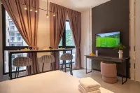 Paxtonz Premium Suites - Pools