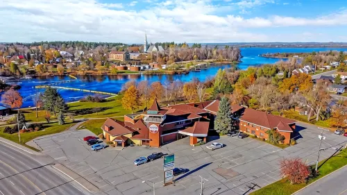Ramada by Wyndham Arnprior - Pet friendly