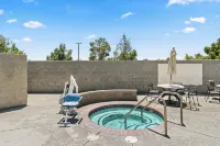 Comfort Inn & Suites Lancaster Antelope Valley - Hot Tub