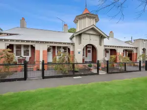 Boutique Heritage Studios on Ryrie Geelong CBD Opposite Hospital
