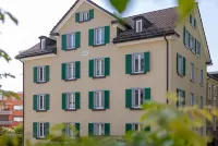 EH Apartments Saturn Hotels in der Nähe von Heidis Mode