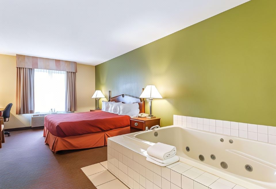 AmericInn by Wyndham Reedsburg - Housity