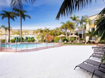 Mermaid Waters Hotel by Nightcap Plus Hotel di Robina