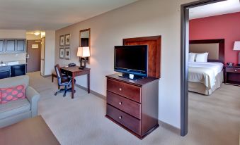 Holiday Inn & Suites Bakersfield