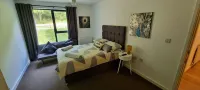 360 Serviced Accommodations - Brentwood 2 Bedroom Executive Apartment with Secure Parking Hotels near Braxted Park Estate