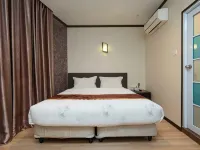 S Bee Hotel Hotels in Tebrau