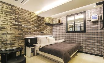 Enter Motel Sacheon