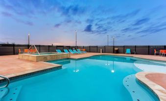 La Quinta Inn & Suites by Wyndham San Antonio Alamo City