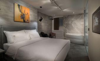 Level Luxury Suites