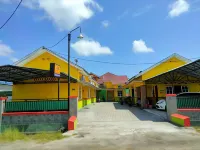 Adihan Homestay Mitra RedDoorz Hotels near Pondok Makan Dan kolam Boga Rasa Indah