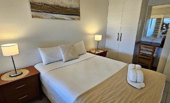 Airlie Seaview Apartments