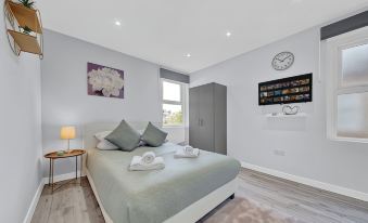 Captivating 1-Bed Studio in West Drayton