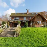 Serene Riverside 6Br Luxury Retreat in Curdridge Hotel berhampiran Swanwick Lakes